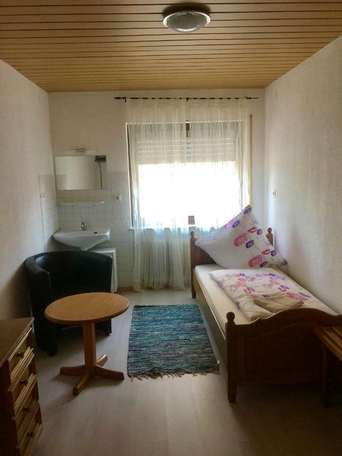 Gasthof Roessle Ochsenwang Bissingen an der Teck Esterno foto